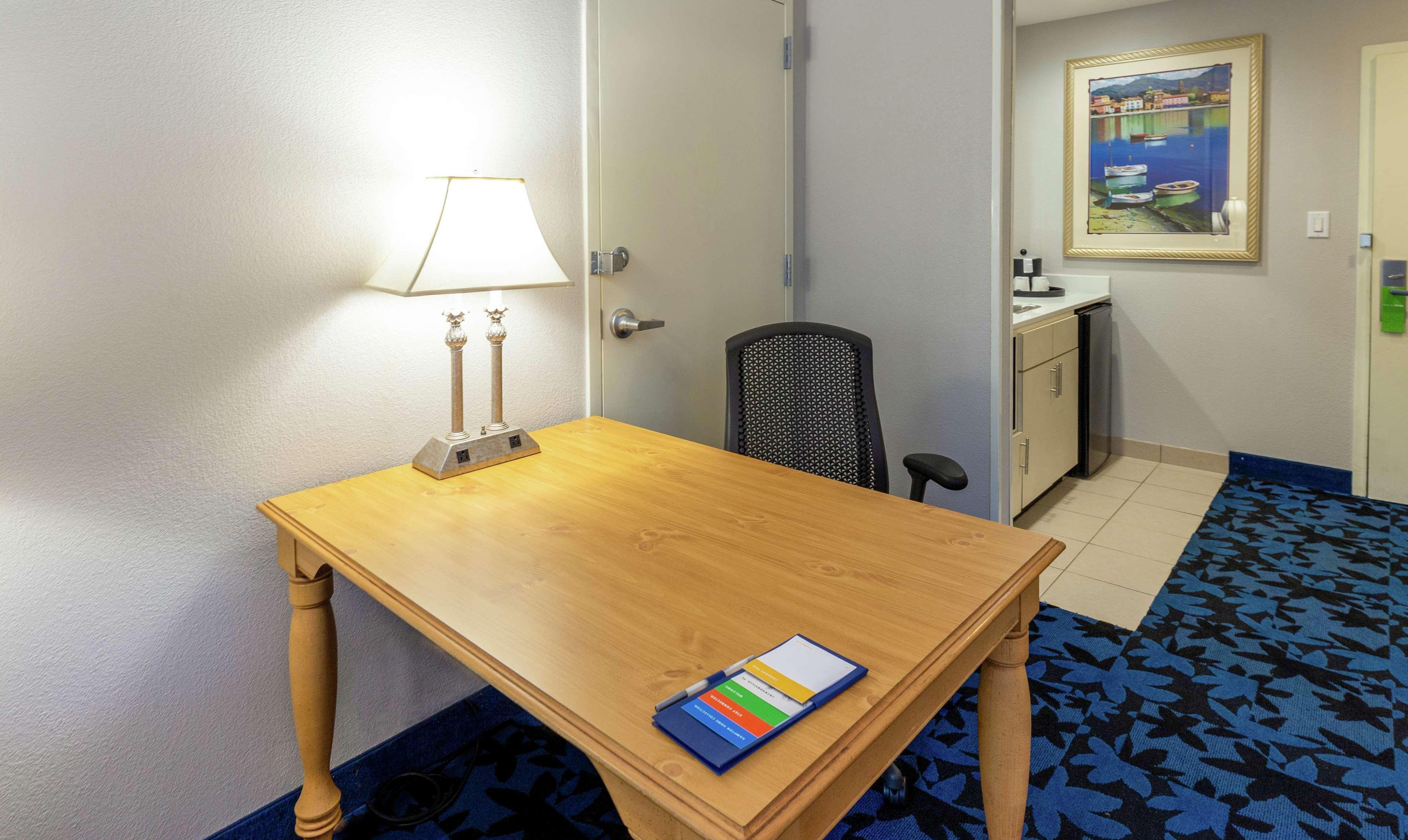 Hampton Inn & Suites Jacksonville Deerwood Park Esterno foto