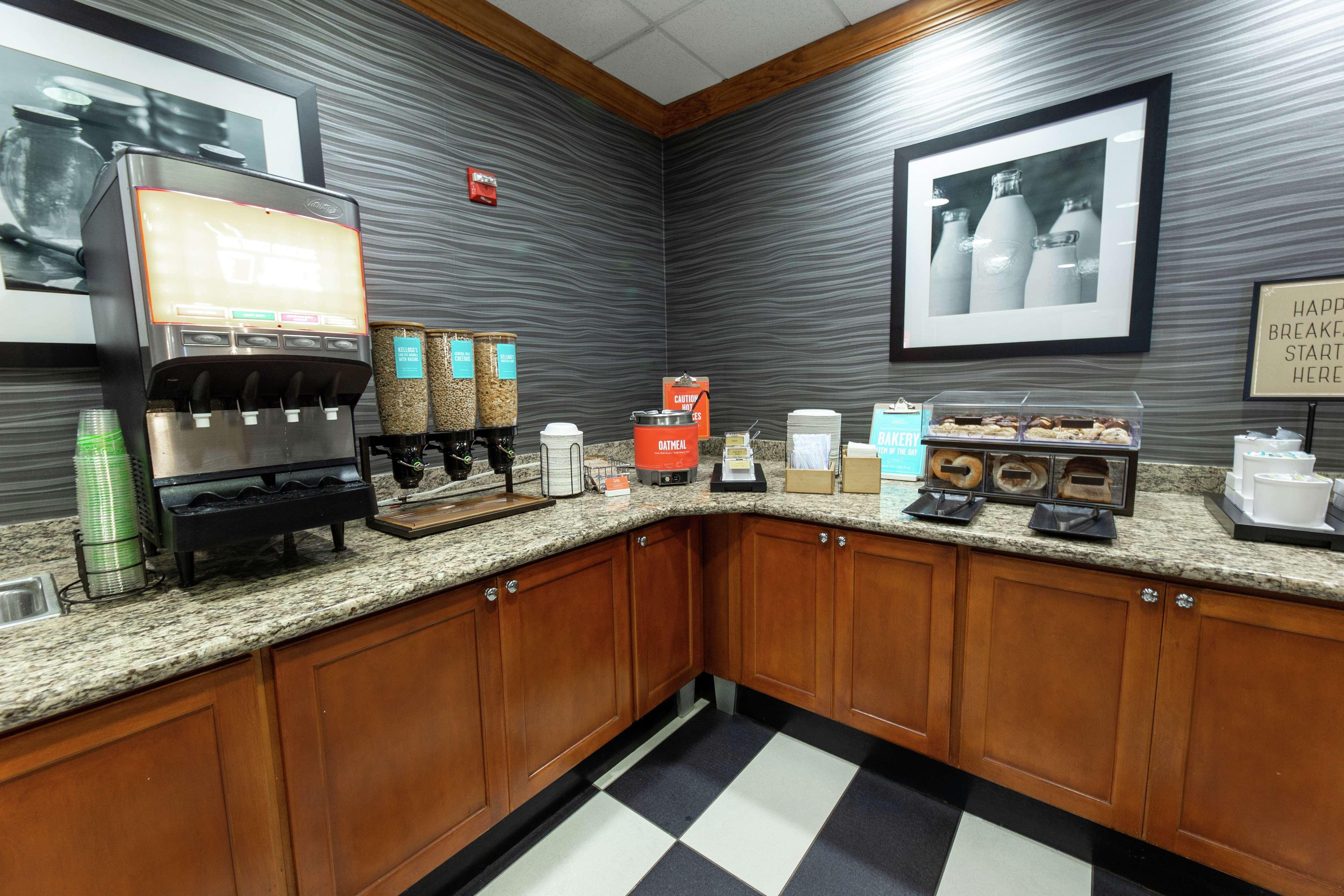 Hampton Inn & Suites Jacksonville Deerwood Park Esterno foto