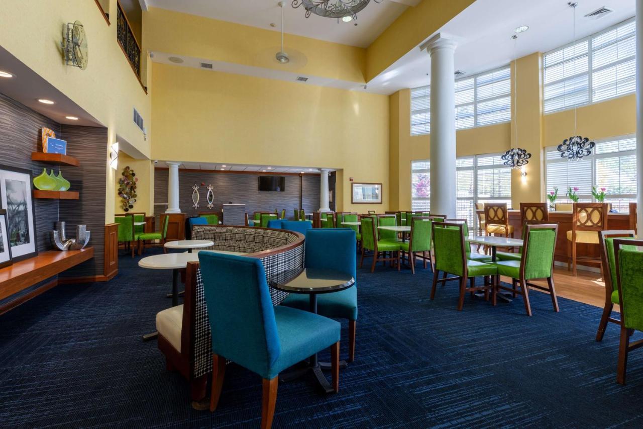 Hampton Inn & Suites Jacksonville Deerwood Park Esterno foto