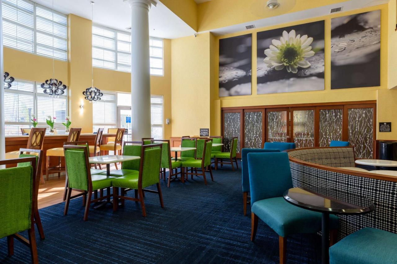 Hampton Inn & Suites Jacksonville Deerwood Park Esterno foto