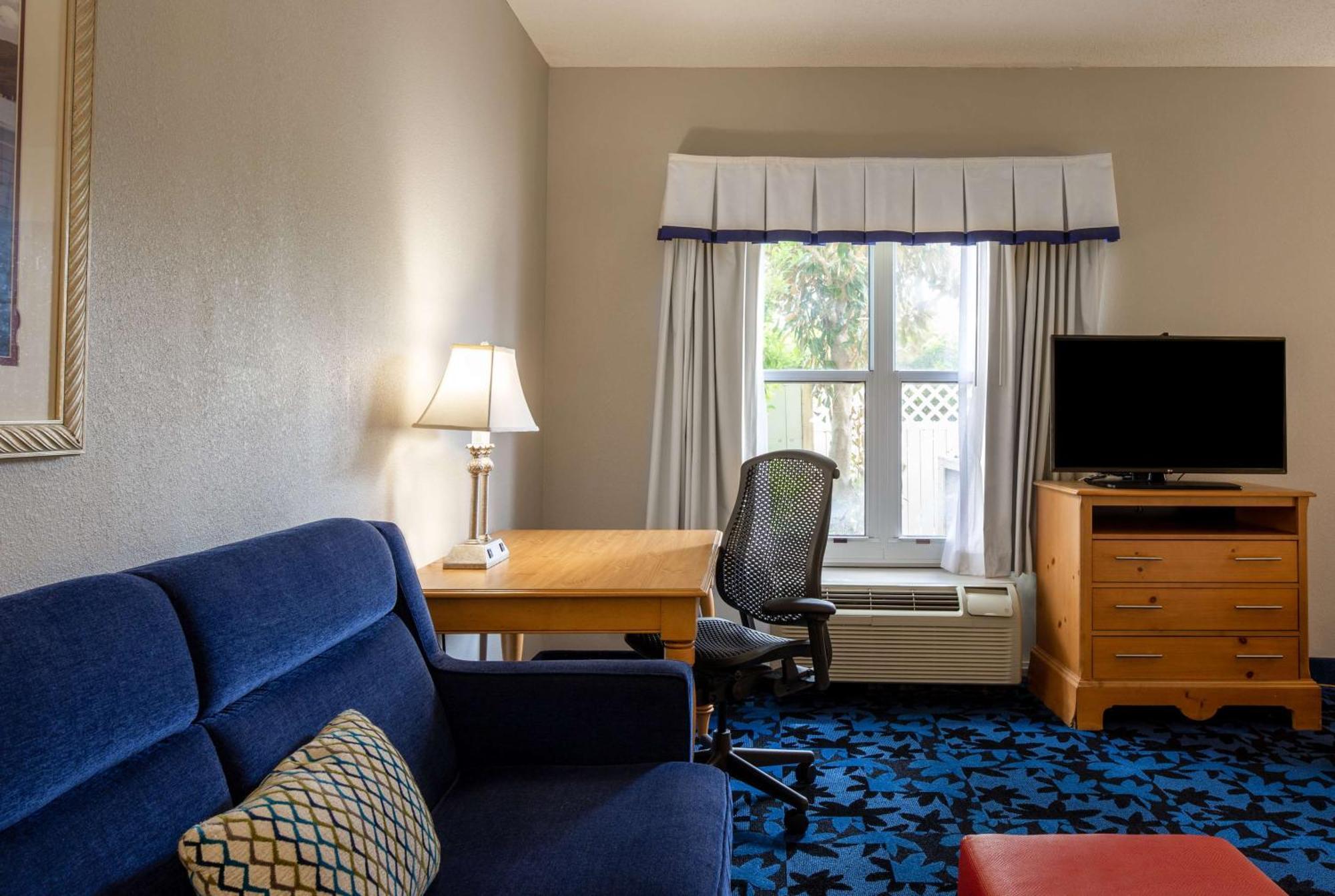 Hampton Inn & Suites Jacksonville Deerwood Park Esterno foto