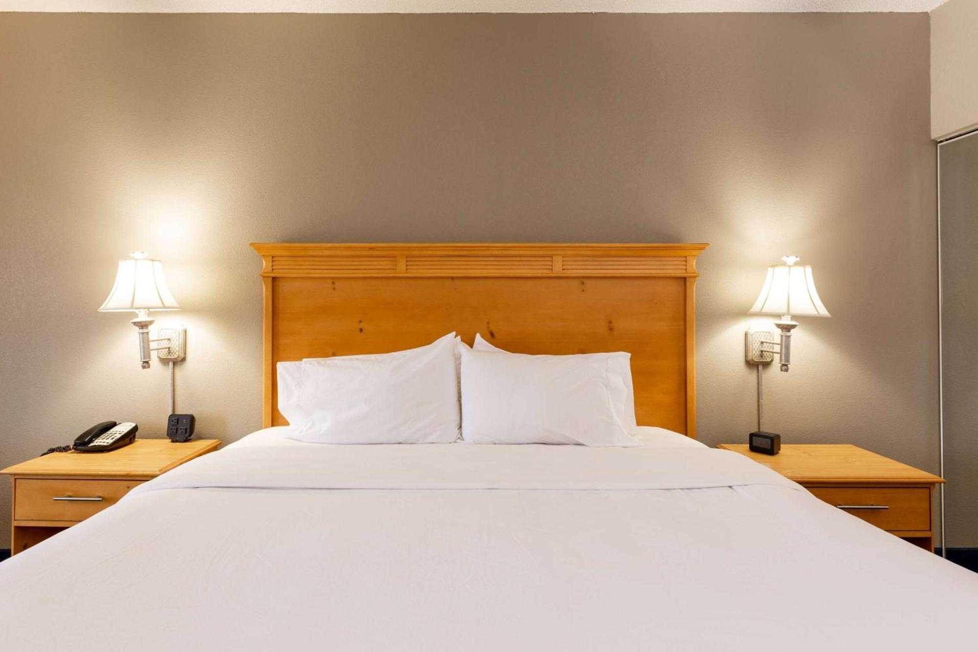 Hampton Inn & Suites Jacksonville Deerwood Park Esterno foto