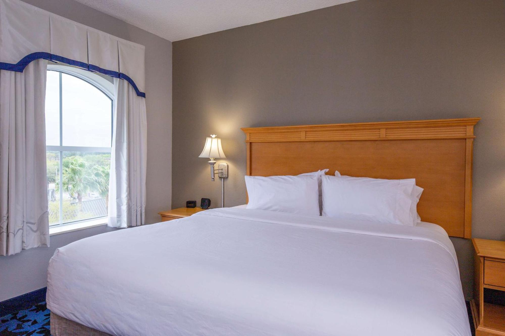Hampton Inn & Suites Jacksonville Deerwood Park Esterno foto